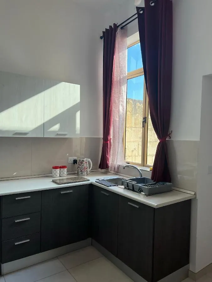 Room With Private Bathroom Sliema Homestay