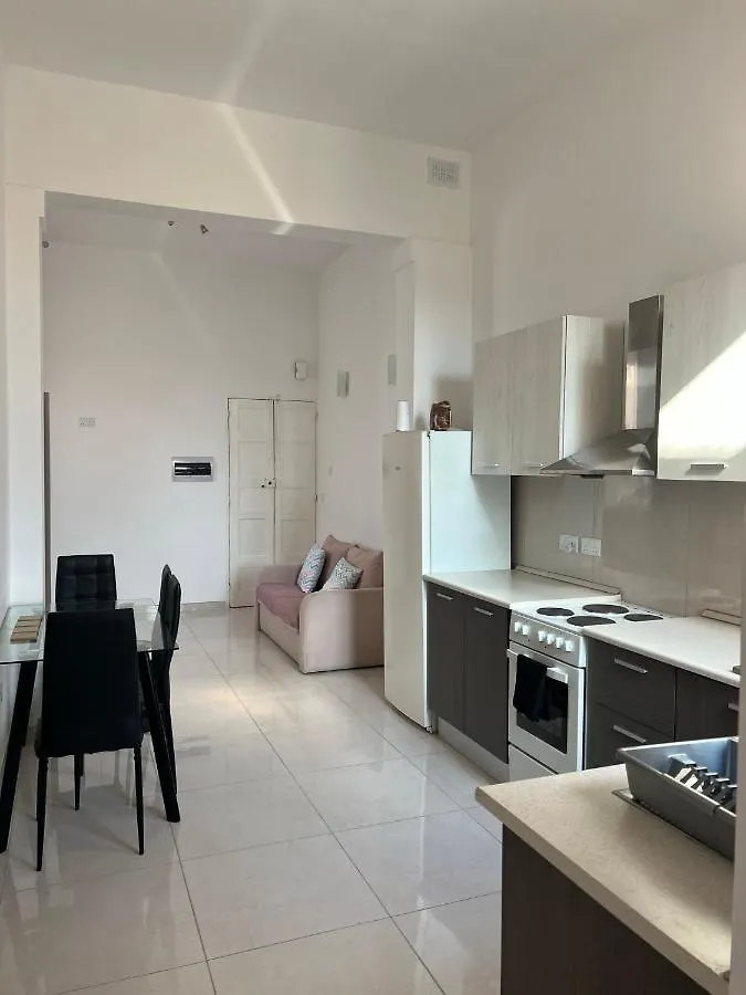 Homestay Room With Private Bathroom Sliema
