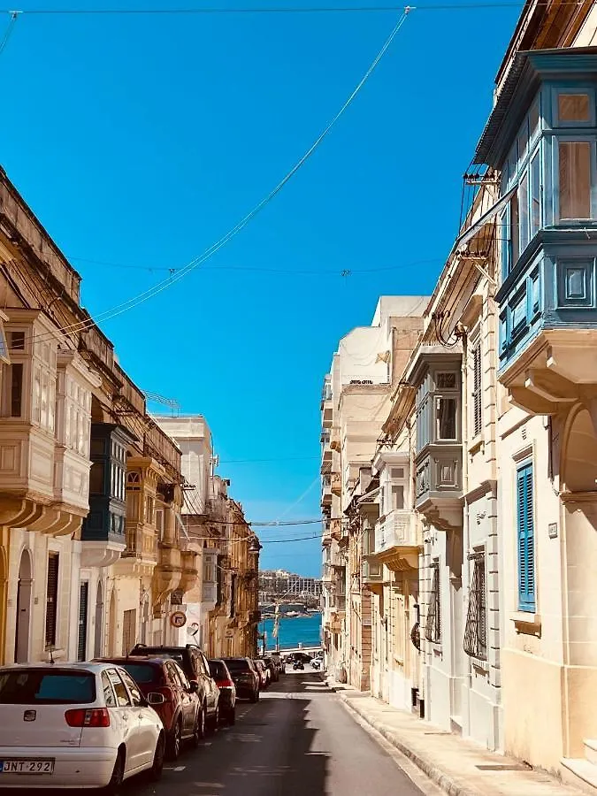 Room With Private Bathroom Sliema