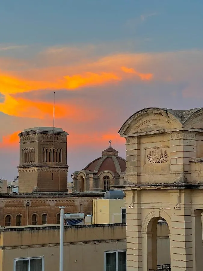 Homestay Room With Private Bathroom Sliema