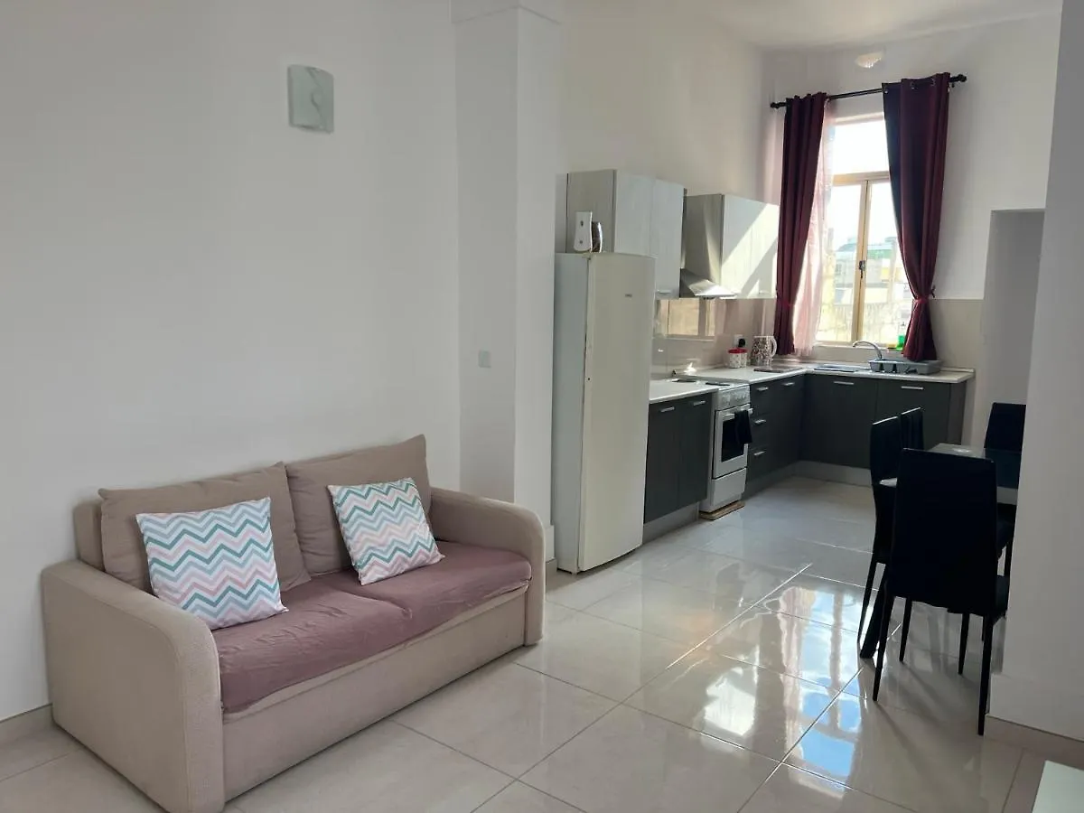 Room With Private Bathroom Sliema Homestay