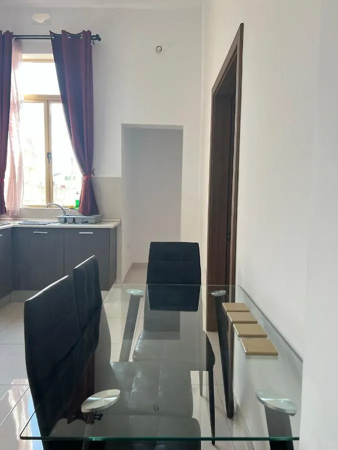 Homestay Room With Private Bathroom Sliema
