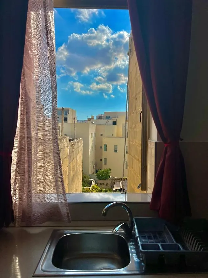 Room With Private Bathroom Sliema