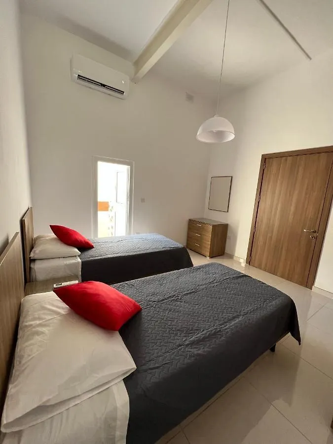 Room With Private Bathroom Sliema Homestay