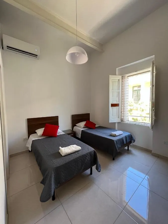 Room With Private Bathroom Sliema 0*,  Malta